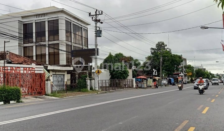 DIJUAL GEDUNG 3 LANTAI DI PAKUNCEN, WIROBRAJAN, JOGJA