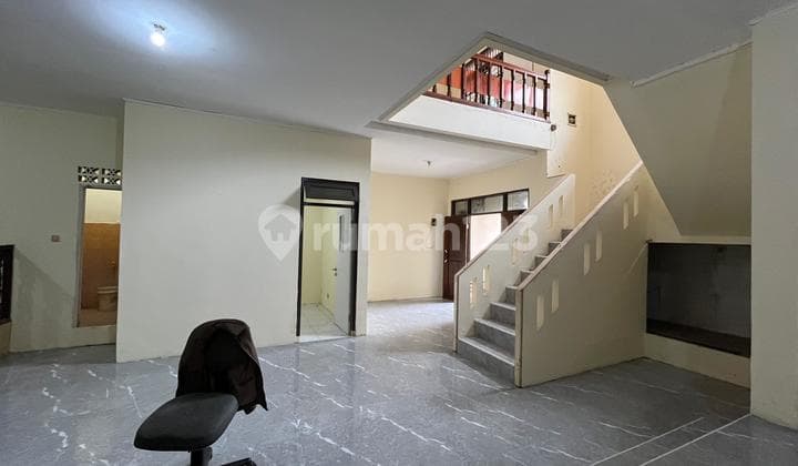 Rumah Kost atau Kantor 10 Kamar 4 Aula