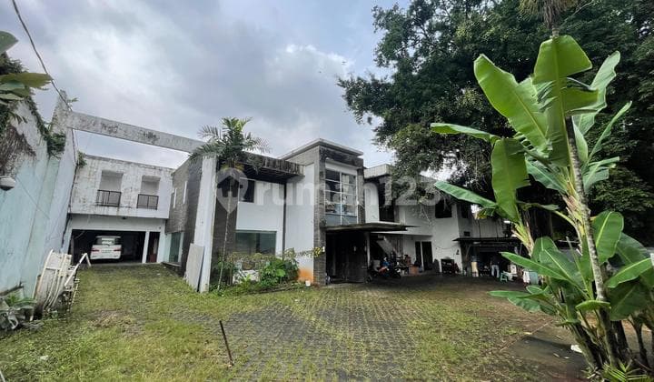 Rumah Mewah 3 Lantai Termurah di Kemang Utara