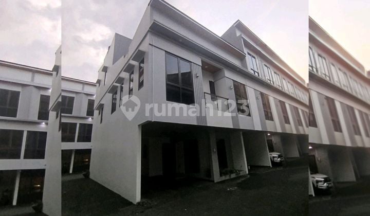 Rumah Mewah 3 Lantai Lokasi Strategis di Johar Baru Jakarta Pusat