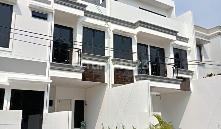 Rumah 3 Lantai Lokasi Strategis Cempaka Putih