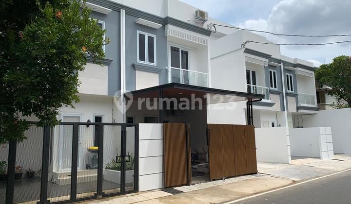 Rumah 2 Lantai Lokasi Strategis Baiduri