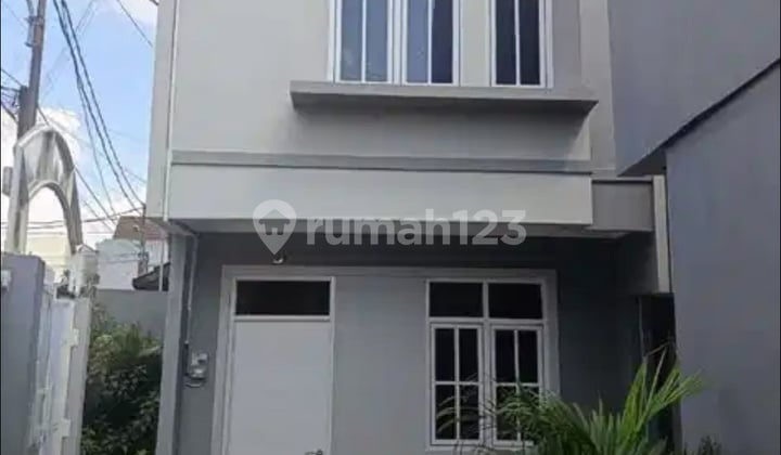 Rumah 2 Lantai Lokasi Strategis Area Cempaka Putih