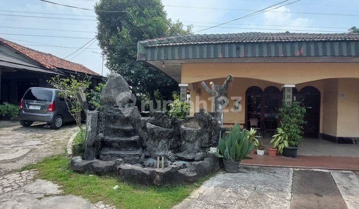 Di jual tanah dan bangunan yang luas dan sangat asri dekat pintu tol jatiwarna