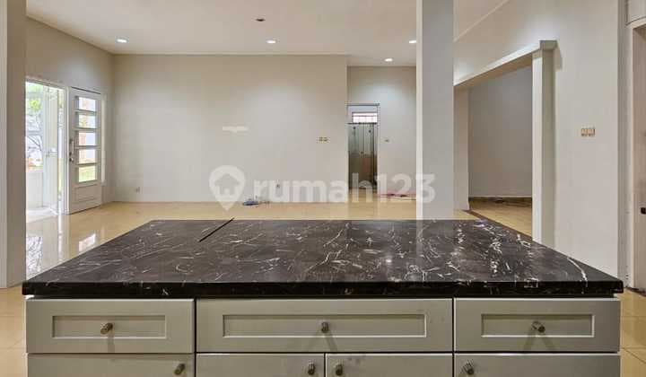 RUMAH DI JL. MARTIMBANG - KEBAYORAN BARU, DEKAT PAKUBUWONO