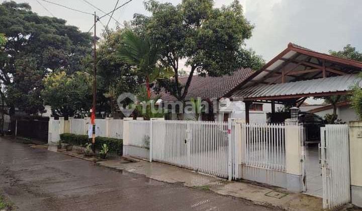 Well-Maintained Classic House in Dago Bandung Area