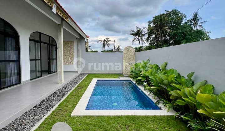 Brand new fully furnished 2 bedroom villa in Seseh/Munggu in a quite Gang with fully enclosed living room