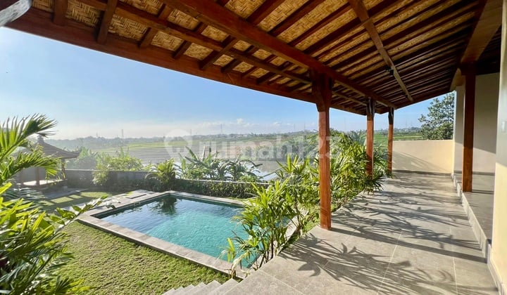 Villa baru 2 kamar tidur dengan dapur/ruang tamu yang luas, area taman, dan pemandangan indah di Tumbak Bayuh/Buduk.