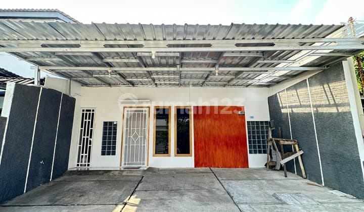 Rumah Eksklusif Siap Huni Bagus di Jalan Rejosari