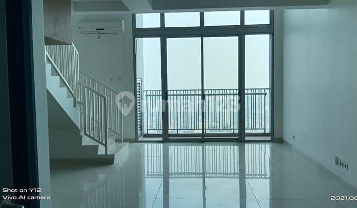 Ruang Usaha Semi Furnished Di S Parman 105m2