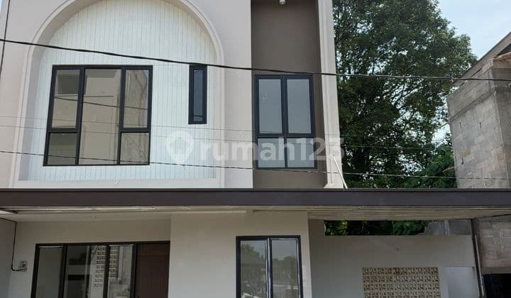 Rumah Premium. Bebas Banjir Sudah SHM 2Km ke MRT Lebak Bulus Jakarta Selatan