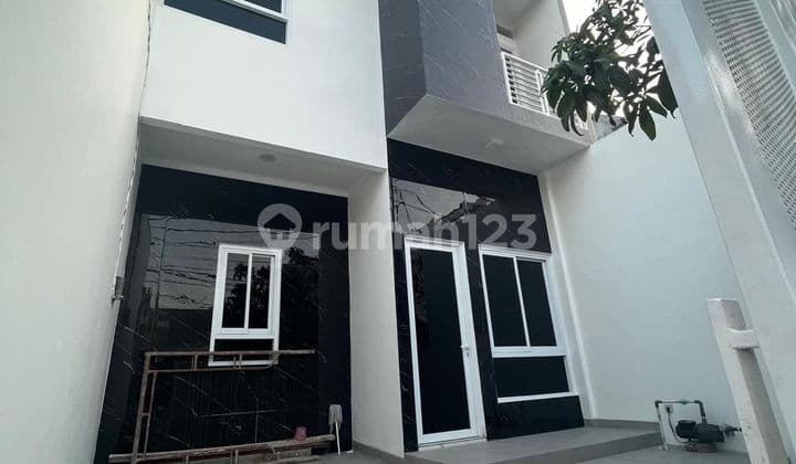 Dijual Cepat Baru
rumah Siap Huni Murah 2.5 Lantai
di Kelapa Gading Jakarta Utara