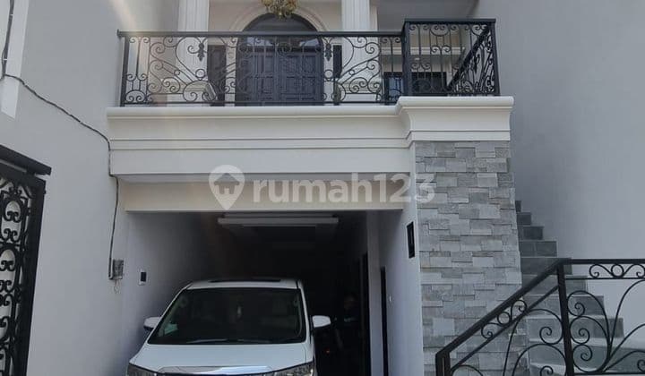 Dijual Rumah Baru Siap Huni 3 Lantai
Murah Gaya Eropa Classic
di Jati Padang
Pasar Minggu, Jakarta Selatan