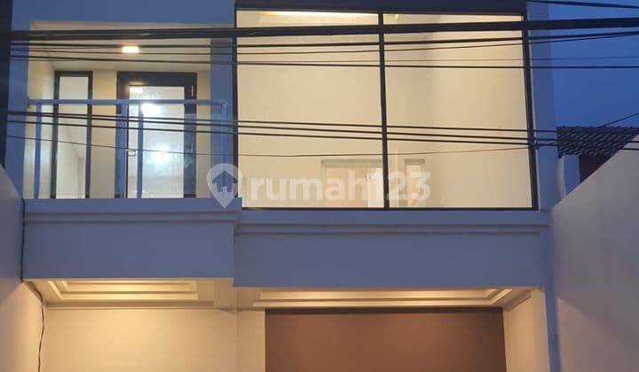 Jual Rumah Baru Siap Huni
gading Griya Residence
kelapa Gading 3+1 Br, 2,5 Lantai, Lokasi Strategis