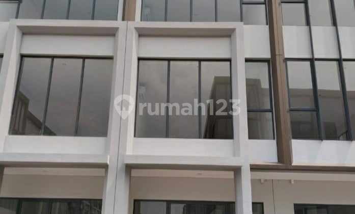 Maggiore Junction Dekat Strozzi, Leonora dan Ardea Heron, Mozart, Bsd Maggiore Junction Dekat Strozzi, Leonora dan Ardea Heron, Mozart, Bsd