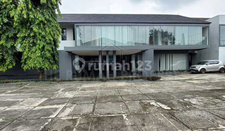 Office Building Available with Private Guest House Price Below NJOP Warung Buncit