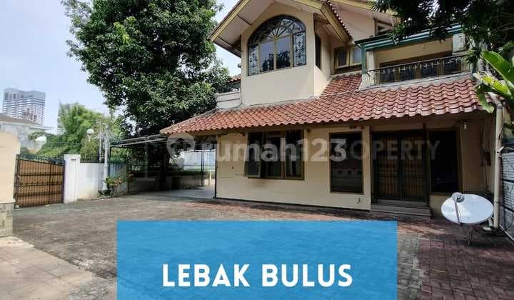 Rumah Hook Perumahan Bona Indah Lebak Bulus Halaman Parkiran Luas