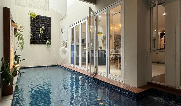 Rumah Private Pool Furnished Serenia Hills Lebak Bulus.