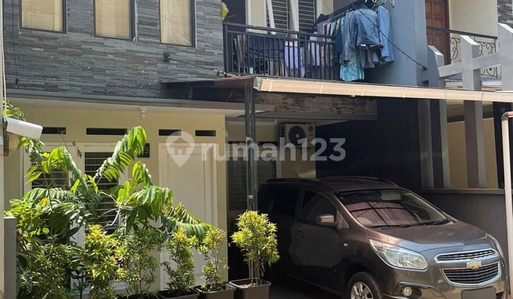 Rumah Cipedak Jagakarsa Dalam Townhouse 2 Lantai Siap Huni