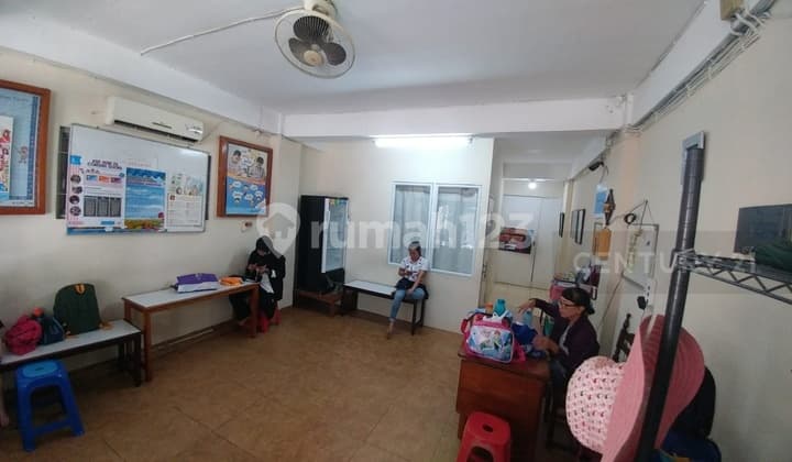 Ruko di Lokasi Komersial Jakarta Barat