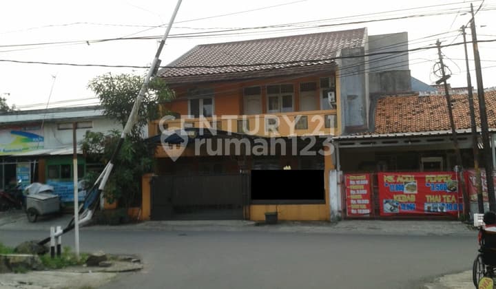 Rumah Pinggir Jalan Ramai di Pondok Bambu