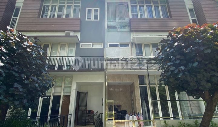 Rumah 4 Lantai Springhill Golf Residence Kemayoran