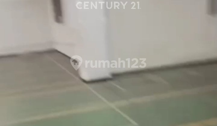 Gudang 2 Lantai dengan Tanah Luas di Jatinegara
