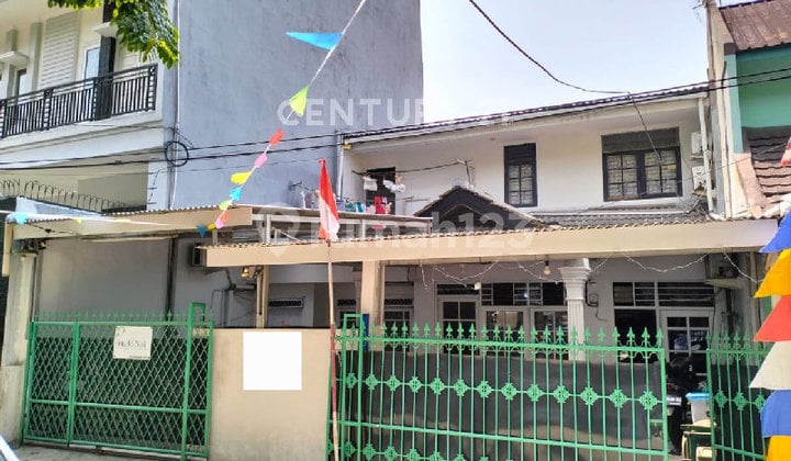 Rumah Lokasi Strategis Depan Taman (Bangunan Lama) di Melodi Mas