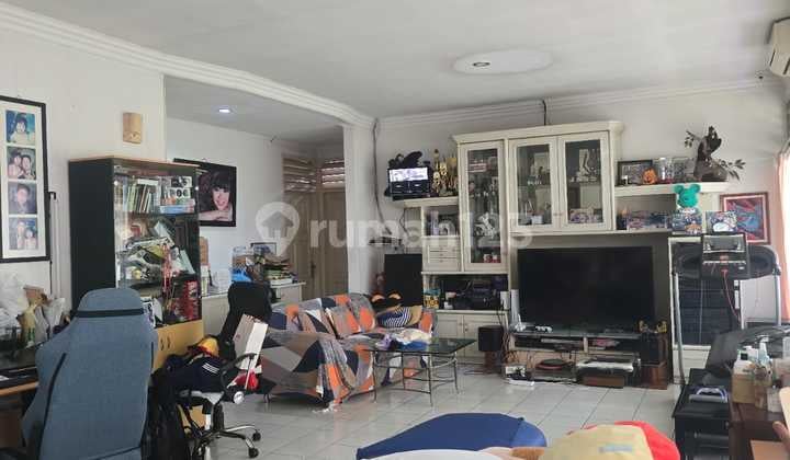 Rumah Nyaman Sayap Gatot Subroto Dekat Tsm!