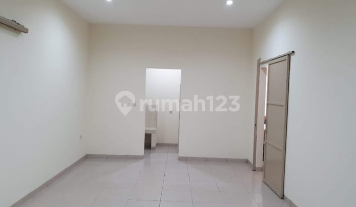 Good shop house on Sudirman Main Road
