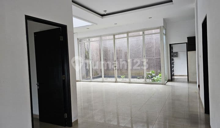 Disewakan Rumah 2 lantai Dalam Cluster Elite Di Mekar Wangi Bandung ada balkon dan nyaman
