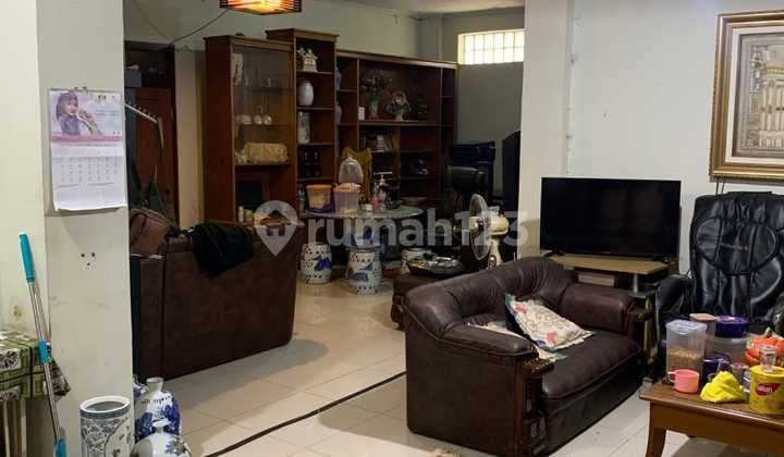 DISEWAKAN RUMAH 2 LANTAI PINGGIR JALAN KOPO MAINROAD BISA UNTUK RUMAH TINGGAL ATAU TEMPAT USAHA LOKASI RAMAI DAN STRATEGIS