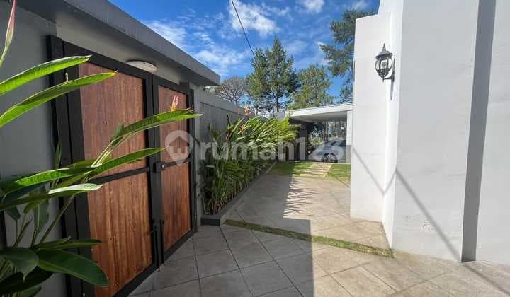 For Quick Sale Hook House in Setiabudi Regency Bandung Fully Furnished Beautiful and Comfortable Residence Strategic Location