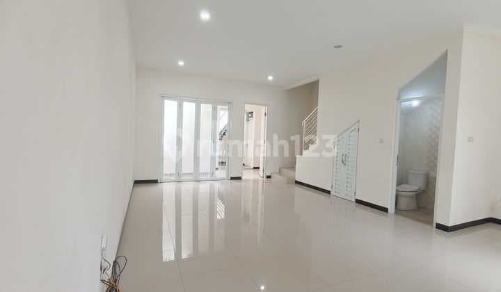 DISEWAKAN RUMAH 2 LANTAI DI TAMAN KOPO INDAH 5 (TKI 5) PINEWOOD BANDUNG HUNIAN MODERN DAN NYAMAN TERAWAT DAN LOKASI STRATEGIS