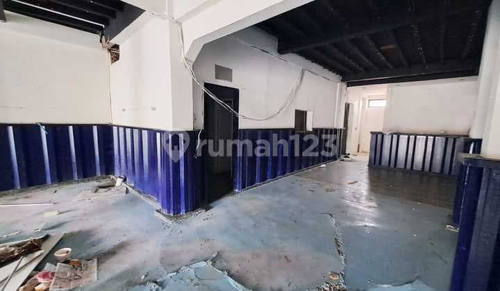 For Rent: Shop House in Buah Batu Area, Suitable for Business Space, Spacious Parking, Strategic Location, and Easy Access