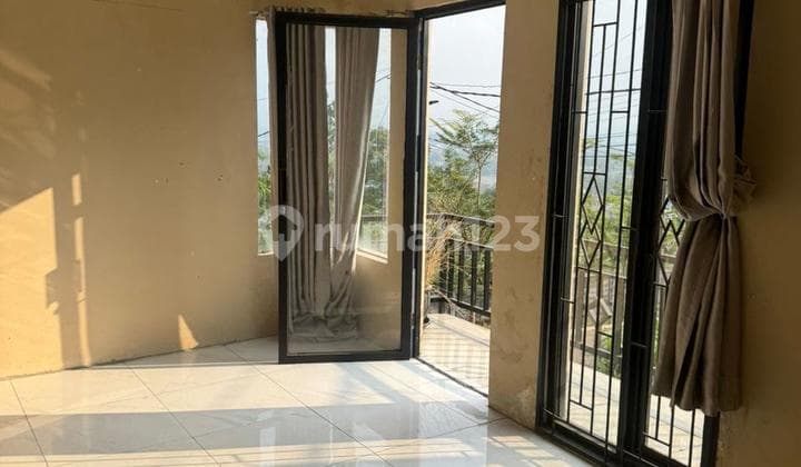 DIJUAL RUMAH HOOK 2,5 LANTAI HOOK DI GLAND RESIDENCES PADALARANG HUNIAN NYAMAN DAN TERAWAT SIAP HUNI DAN LOKASINYA STRATEGIS