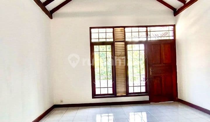 For Rent: TKI 1 House, Taman Kopo Indah 1, Newly Renovated, Near Kopo Toll Road & Margaasih Toll Road, Borma Yogya, 2 Floors, Flood-Free, Freehold Title, Side Wing, Taman Holis Indah, Affordable