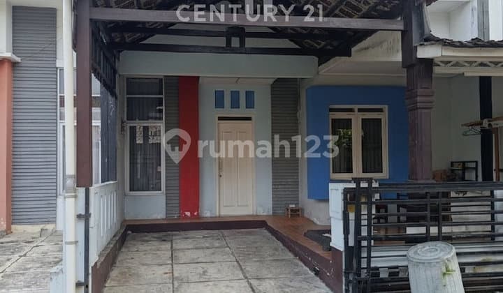 Cozy and Beautiful Home in the America Zone of Delta Mas Cikarang Center.