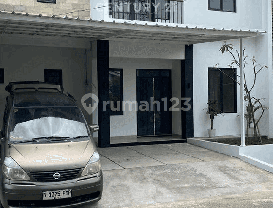 Rumah 2 Lantai Luxury Bagus Riviera Delta Mas