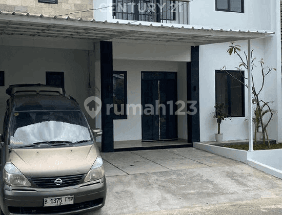 Rumah 2 Lantai Luxury Bagus Riviera Delta Mas