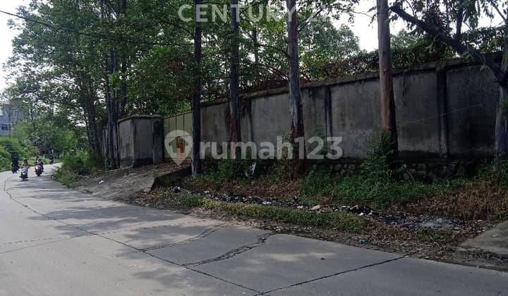 Tanah Ada Bangunan Strategis di Jl. Raya Gemalapik Cikarang