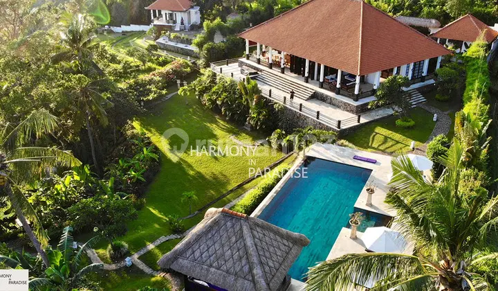 Villa and Guest House with Sea View, SHM in Kayuputih