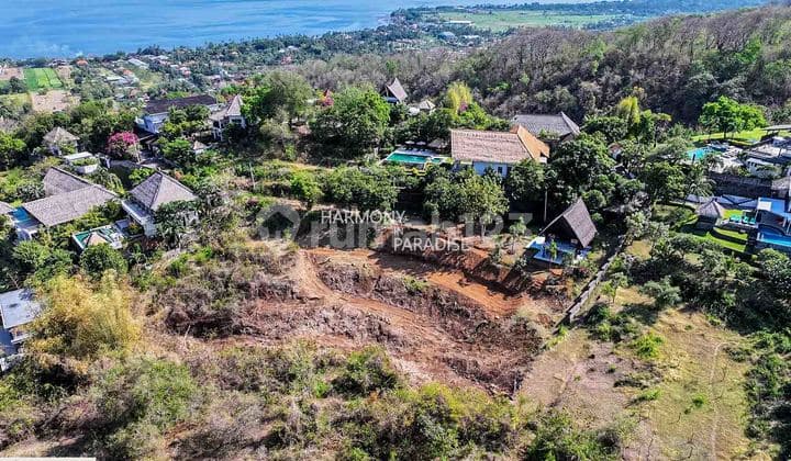 Tanah Pemandangan Laut dengan Rumah Kayu, 2400M2 SHM di Temukus