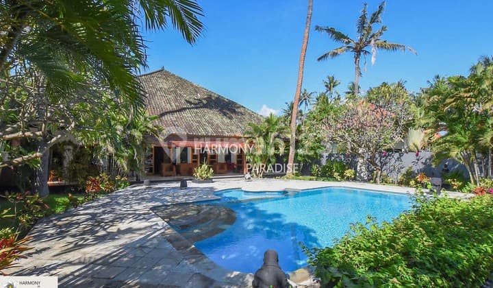 Villa 3 Kamar Siap Huni, SHM di Pinggir Pantai Kalisada, Buleleng