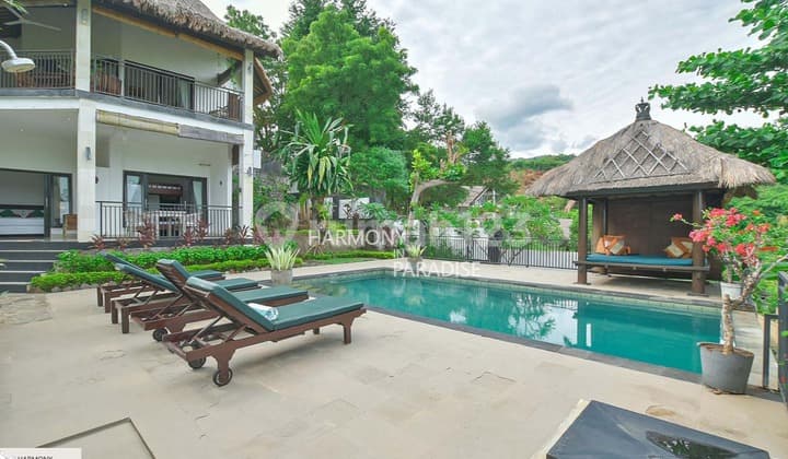 Villa 2 Lantai, dengan 3 Kamar di Bukit Tropis Temukus, Buleleng