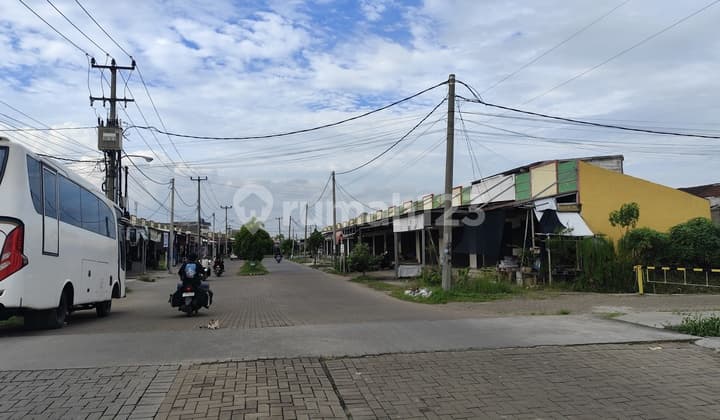 Shop House for 200 Million in the Center of Mutiara Bekasi Jaya Business District