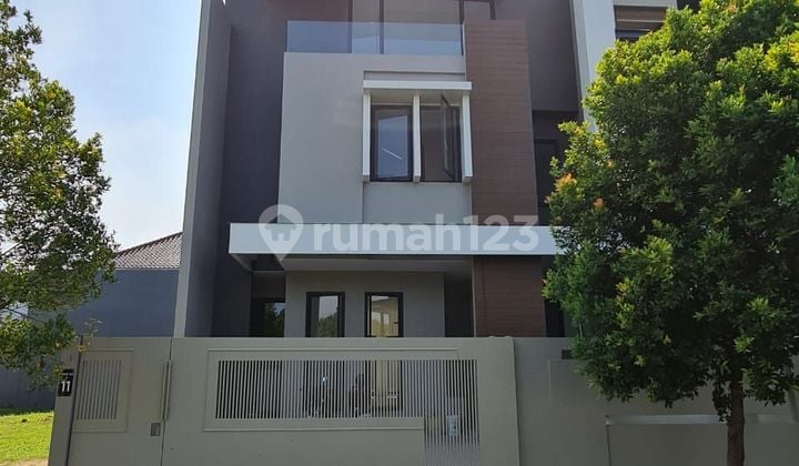 Rumah 3 Lantai mewah di cluster Metland Puri