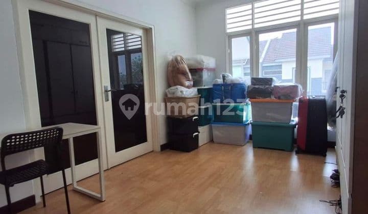 Translated to English:
Vacant Boarding House Ready to Occupy at Metland Puri