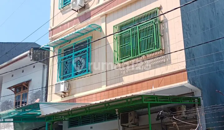 Ruko Salahutu 3 lantai Tengah Kota Lokasi sangat Strategis