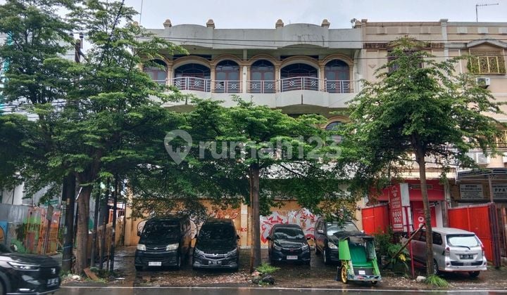 Ruko 3 Lantai, Lokasi Sangat Strategis Kota Makassar